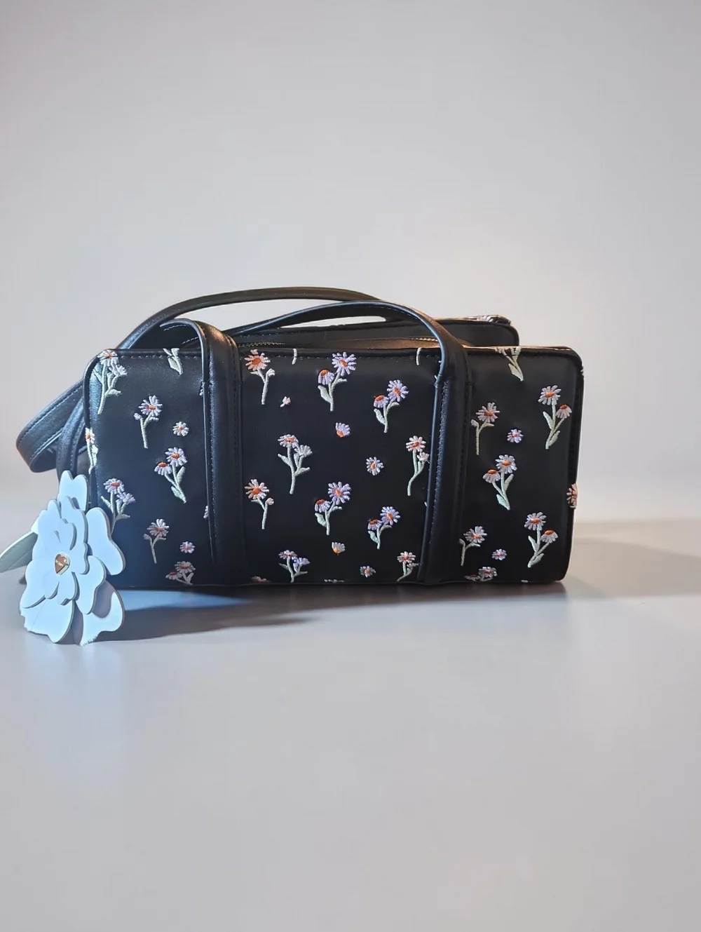 NWT Betsey Johnson Black Floral Barrel SHOULDER Bag with Gold Logo - Picture 2 of 7